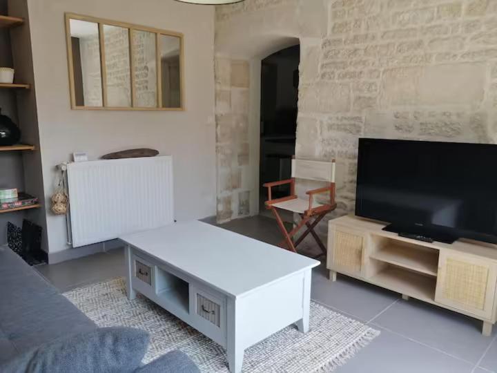 Jolie Maison De Ville Avec Un Exterieur Au Calme - Les Dragons De La Chamoiserie Ниор Екстериор снимка